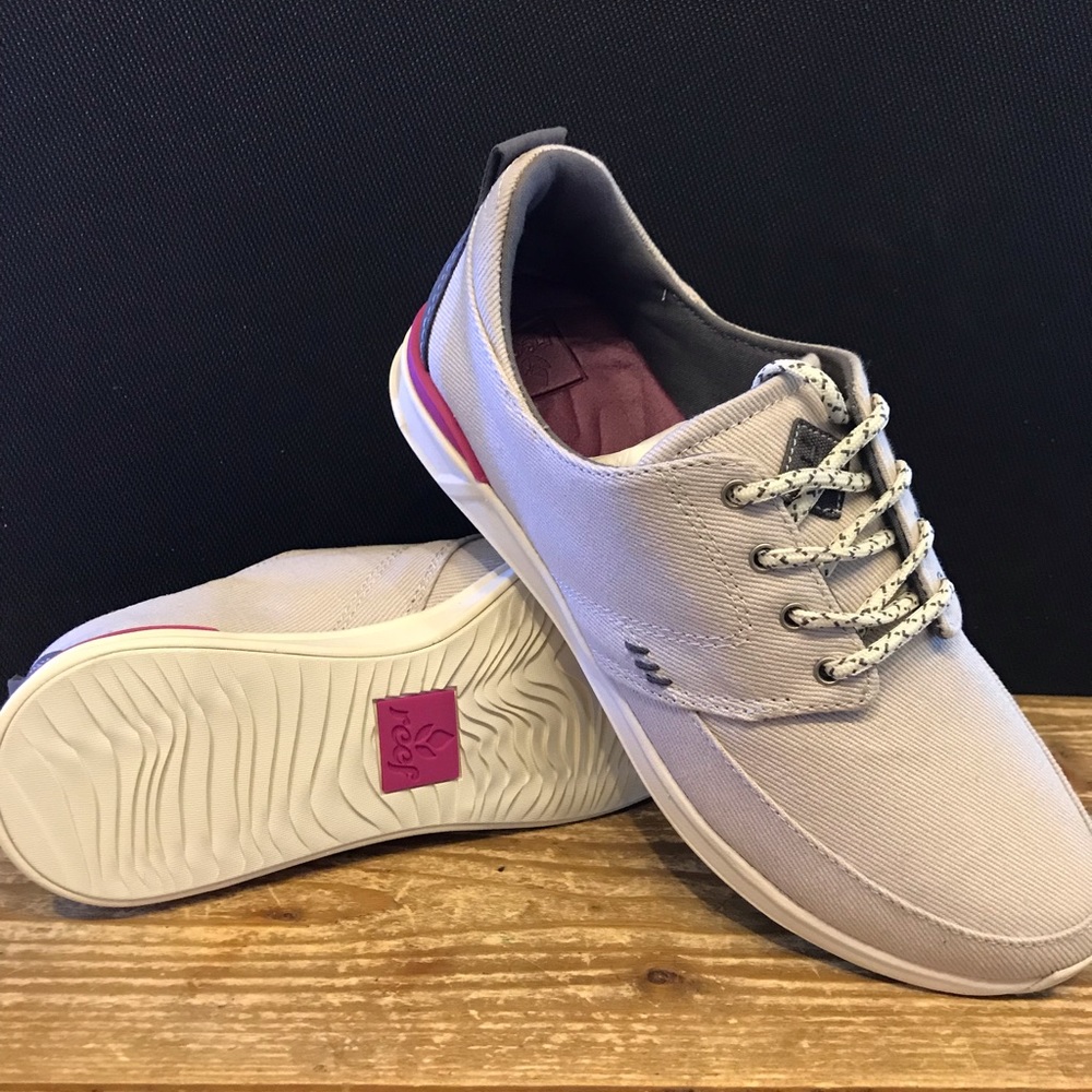 Reef  rover low shoes